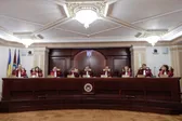 Cine sunt cei 9 judecători ai Curții Constituționale care au decis renumărarea voturilor și cine i-a numit