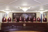 La aproape două săptămâni de prima amânare și de la protestele pe tema justiției declanșate de documentarul Recorder, CCR decide azi dacă legea privind pensiile magistraților este constituțională