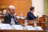 „Vine Veștea, parașutat de la Brașov”. Unde îl critică și de ce îl ajută neașteptat Traian Băsescu pe Nicușor Dan