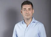După 21 de ani, unul dintre cei mai cunoscuți prezentatori meteo renunță la televiziune și anunță o nouă destinație. „Drumul spre televiziune va fi înlocuit de drumul spre aeroport”