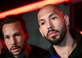 Frații Andrew și Tristan Tate au fost arestați în Miami de US Marshals la un meci de box fără mănuși. Erau liberi după ce justiția din România le anulase restricția de călătorie