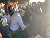 VIDEO Incidente la vizita lui Călin Georgescu din Vaslui. „Să plece cu circul și maimuțăreala”