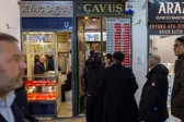 „M-am culcat bogat și m-am trezit sărac”: Turcii ce și-au pus economiile în fonduri de investiții se tem că nu își vor mai vedea banii