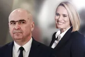 Cum a ajuns o prezentatoare TV de știri cu credibilitatea Andreei Esca să urce pe scenă într-un spectacol plătit, în orașul lui Ilie Bolojan