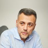 Modelul David: părinți anti-presiune Tatăl lui David Popovici spune că „ cea mai mare greșeală a părinților  e că pun presiune prea mare pe copii”