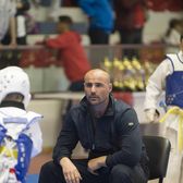 Scandalos! VIDEO: Un antrenor de taekwondo și-a lovit fiica după finala pierdută:  „Trebuia s-o calmez” . Fata are 8 ani!