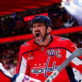 Un rus e eroul Americii Ovechkin a egalat recordul de goluri în NHL ce rezista de 26 de ani și  îl poate bate azi