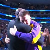 Doncic a plâns  Videoclip-omagiu al lui Dallas Mavericks pentru actualul jucător al lui Lakers. Luka a făcut show pe teren și a ieșit cu un  standing ovation