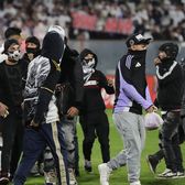Interziși pe stadion timp de 18 ani Sancțiuni dure după  Colo Colo - Fortaleza , meci suspendat după ce suporterii au invadat terenul