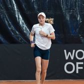 „Miroase foarte rău” Ce a putut să facă o jucătoare de tenis în timpului meciului » S-a dus direct la arbitru:  „Poți să-i spui?”