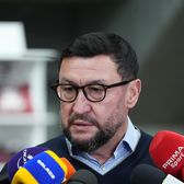 „Să meargă la pedichiură” 😄  Viorel Moldovan, despre faza cu Alex Dobre: „Să nu-i mai punem în dificultate pe arbitri” + Rapid  visează la un trofeu