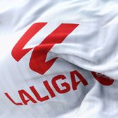 Reguli noi în Spania   La Liga vrea să încurajeze cluburile să transfere mai mulți jucători noi.   Nu vor mai exista plafoane salariale negative