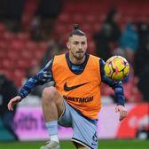 Vești rele pentru Drăgușin  Ce se întâmplă cu antrenorul care l-a adus la Tottenham și cu stoperii londonezilor.   Al 5-lea pe listă?