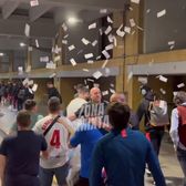 Sevilla, bani falși și insulte   Fanii au răbufnit, după ce andaluzii au obținut un singur punct în 6 etape:   „Vrei să retrogradăm?!”