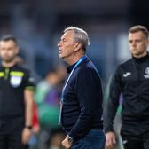 Continuă la UTA    Mircea Rednic  respinge zvonurile despre plecarea sa: „Cine a zis?” » A criticat regulamentul FRF