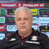 „Nu-mi vând casa pentru asta”   Șumudică a rămas la Rapid   doar din cauza banilor  + Plin de încredere: „Sunt unul dintre cei mai buni antrenori români”