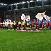 „Să vină Cupa în Giulești!”   Ironii la   Rapid - FCSB : crainicul a taxat rivala, dar fanii au ripostat