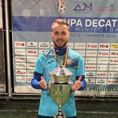 Românul din Ballers League   Radu Burciu, fost campion european de minifotbal, coleg cu Max Kruse, fosta vedetă din Bundesliga.   „Burleanu și-a întors fața de la minifotbal”