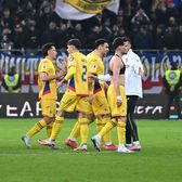 Stadion parțial închis!  FIFA a amendat FRF, după primele meciuri din preliminariile CM 2026:   „Rasism, probleme de securitate, aruncare de obiecte în teren”