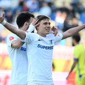 Se roagă de FCSB  Mutu și Hagi recomandă   un mare talent  » Campioana se ferește să discute despre transfer: „Vreți să-i ridicăm prețul!”