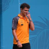 Gest obscen   Lando Norris   i-a arătat degetul mijlociu  lui Max Verstappen, în timpul ultimei curse de Formula 1