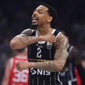 I-a spart o sticlă-n cap!  VIDEO. Scene de o violență extremă la Belgrad, cu jucătorii lui Partizan implicați:   „Rănile sunt grave”