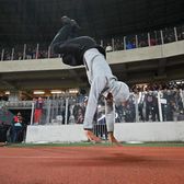 Show de breakdance după titlu     VIDEO        Vali Crețu  a explicat coregrafia din fața fanilor: „Dacă nu știi să te bucuri, nici pe teren nu poți fi 100%”