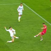 Fază controversată în derby    VIDEO  Dinamo a cerut   penalty   în meciul cu Rapid! Arbitrul nici n-a vrut să audă