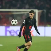 „Îngenunchez în fața lui Pedri!”    Arsene Wenger  îl preferă pe mijlocaş în faţa lui Lamine Yamal: „Cu el, Barcelona e cu adevărat specială”