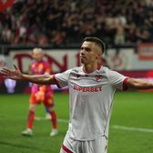 Cîrjan, ce gest!   Dinamovistul a oferit cadou peste   300 de tricouri de joc  cu numele său. A scos din buzunar aproximativ 10.000 de euro!