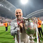 „A fost o plăcere să-i antrenez”   Dan Petrescu, laude pentru jucători și   critici pentru conducere : „S-a exagerat mult” » Cât va lipsi de pe banca lui CFR