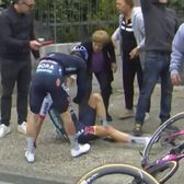  De pe șosea la spital    Alt accident grav în Turul Italiei.  Etapa a 6-a a fost neutralizată joi. Mai mulți rutieri au căzut. Două abandonuri!