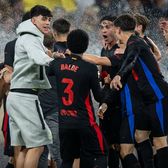 „Specialiști în teatru”  Barca, criticată după ce a luat titlul: „Sufli în ei și cad imediat!”. Sărbătoare oprită de aspersoare +   Felicitările lui Messi