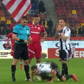Chipciu, două galbene în câteva secunde  Căpitanul lui U Cluj a fost   eliminat  după ce a făcut o criză de nervi și s-a tăvălit în fața lui Kovacs
