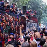 Sărbătoare în Catalonia    FOTO.  Barcelona a celebrat câștigarea titlului alături de   700.000 de fani  blaugrana