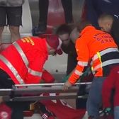 Urgență la UTA - Buzău  Meciul, întrerupt minute bune.   Ambulanța a intrat pe teren  » Ce s-a întâmplat în tribunele stadionului