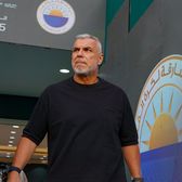 Cu trofeul la șeic    Cosmin Olăroiu  a fost primit de guvernatorul emiratului Sharjah după ce a cucerit Asia