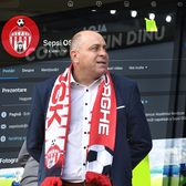 Retrogradarea a venit pe Facebook  Incredibil: Laszlo Dioszegi l-a ales pe Dorinel Munteanu,   influențat de ceea ce discutau fanii  pe forumuri online