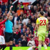 Dibu a văzut „roșu”  Emiliano Martinez, eliminat după ce a comis un   fault ca la rugby  în ultimul meci din Premier League