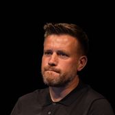 „Nu-mi plac cei care profită”   Mihai Pintilii își numără apropiații pe degetele de la o mână: „Ce sunt eu,   casă de bilete?!  Ăștia nu-s prieteni”