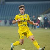 FCSB aduce alternativă la Radunovic  Un fotbalist de 20 de ani va merge în cantonament și ar putea fi   soluție ca fundaș stânga