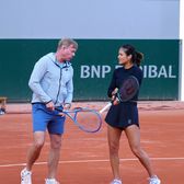 „Lumea încă trăiește în 2021”  Antrenorul Emmei Răducanu a găsit un vinovat pentru rezultatele jucătoarei:   greutatea mingilor  de tenis