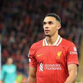 Arnold, oficial la Real Madrid!  Starul a fost prezentat de „galactici”.   Suma surprinzătoare  încasată de Liverpool pentru că i-a dat drumul mai repede