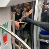 Violențe la finală    VIDEO.  Fanii celor de la PSG și Inter,   bătaie înainte de meci