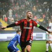 Maxim a semnat  Unde va evolua   mijlocașul român  din vară