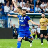 Dezlănțuit    FOTO.  Mihalcea a erupt pe bancă după ce a văzut reluările cu   golul anulat al Sloboziei!  VAR a analizat faza peste 4 minute!