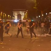 Închisoare după violențe   Urmări dure după   luptele de stradă  de la Paris: 8 agresori condamnați » Autoritățile cer pedepse și mai aspre