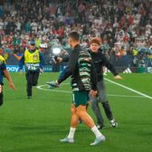 Ronaldo, atacat de un fan  VIDEO.   Breșă de securitate  la Munchen! Ce a pățit superstarul înainte de meciul cu Germania