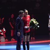 Gala Neagu  Spectacol la   meciul de retragere al Cristinei Neagu:  „Sper să rămân definitiv în inimile voastre” » Și Nicușor Dan a intrat pe teren