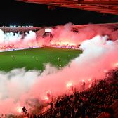 Schimbări majore pe stadioane!   E gata forma finală a Legii 4. Ce urmează în România:   bere pentru spectatori  + showuri pirotehnice cu licență